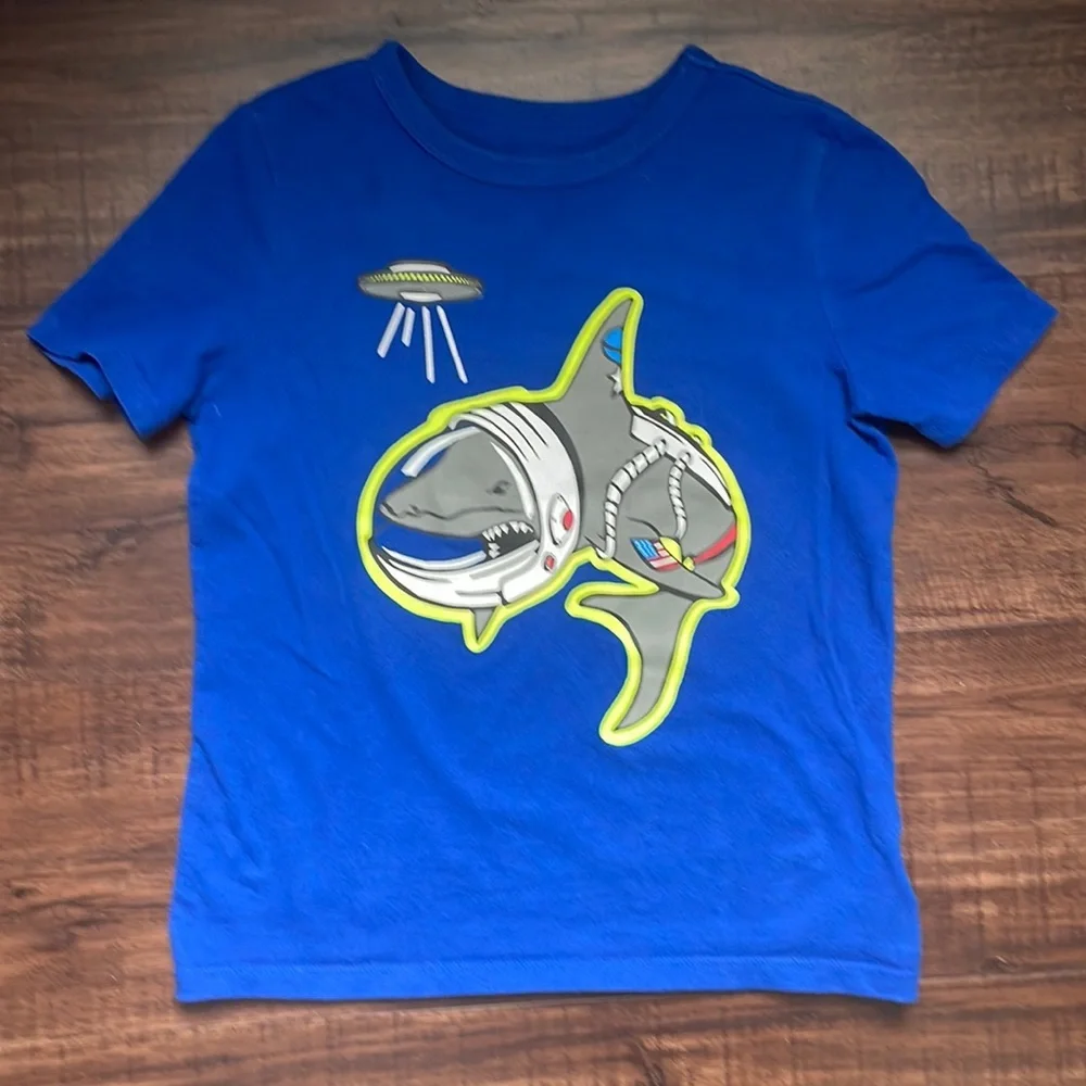 5T Gap kids Shark Tee